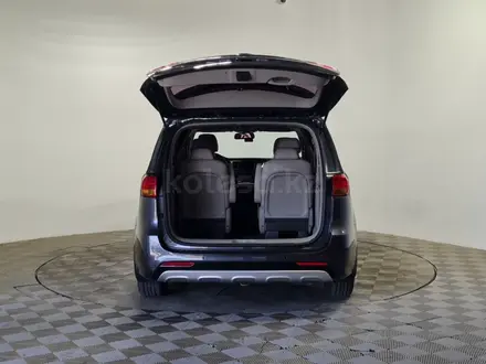 Kia Carnival 2015 года за 9 180 000 тг. в Алматы – фото 9