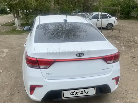 Kia Rio 2020 года за 8 500 000 тг. в Актобе – фото 2