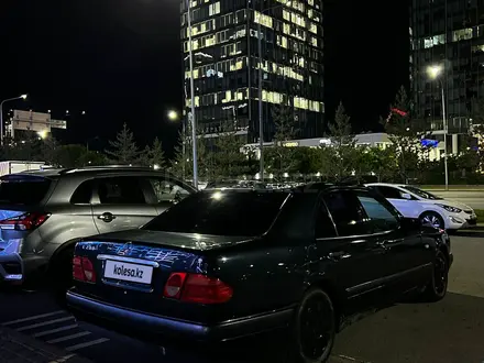 Mercedes-Benz E 240 1998 года за 3 100 000 тг. в Костанай – фото 4