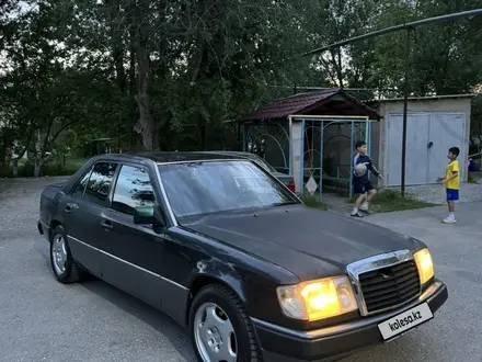 Mercedes-Benz E 200 1992 года за 1 400 000 тг. в Шымкент