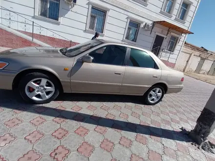 Toyota Camry 2000 года за 3 500 000 тг. в Актау – фото 2