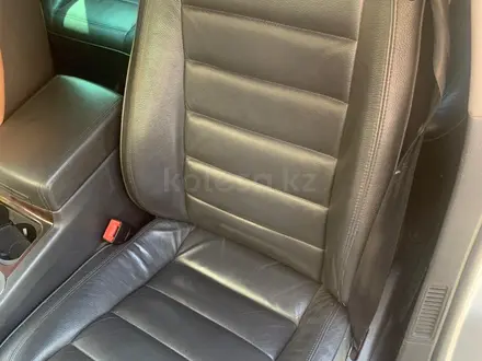 Volkswagen Touareg 2005 года за 3 500 000 тг. в Алматы – фото 22