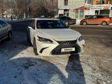 Lexus ES 250 2022 года за 21 000 000 тг. в Астана – фото 2