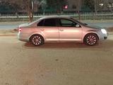 Volkswagen Jetta 2006 года за 3 000 000 тг. в Жанаозен – фото 2