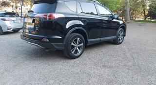 Toyota RAV4 2018 года за 8 900 000 тг. в Атырау