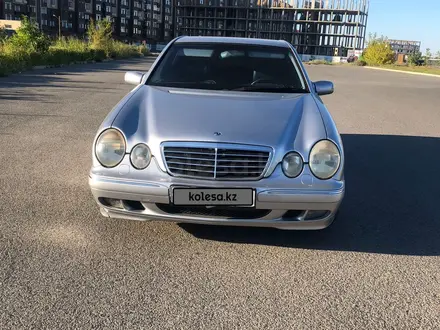 Mercedes-Benz E 320 1999 года за 4 400 000 тг. в Атырау