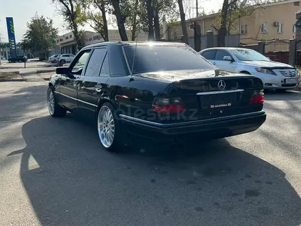 Mercedes-Benz E 320 1995 года за 3 500 000 тг. в Алматы – фото 2