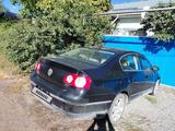 Volkswagen Passat 2005 года за 2 800 000 тг. в Алматы – фото 2