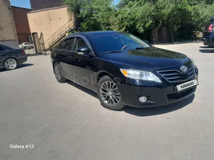 Toyota Camry 2010 года за 7 000 000 тг. в Актобе – фото 2