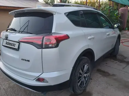 Toyota RAV4 2018 года за 13 345 780 тг. в Уральск – фото 4