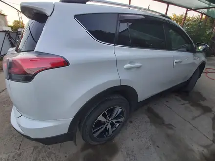 Toyota RAV4 2018 года за 13 345 780 тг. в Уральск – фото 9