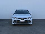 Toyota Camry 2018 года за 13 950 000 тг. в Атырау – фото 2