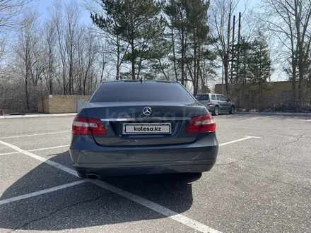 Mercedes-Benz E 200 2009 года за 7 450 000 тг. в Караганда – фото 5