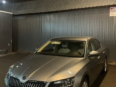 Skoda Superb 2019 года за 15 500 000 тг. в Алматы – фото 17