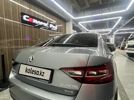 Skoda Superb 2019 года за 15 500 000 тг. в Алматы – фото 20