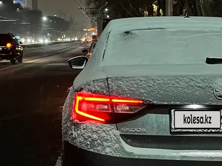 Skoda Superb 2019 года за 15 500 000 тг. в Алматы – фото 22