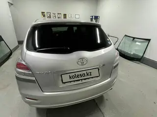 Toyota Mark X Zio, 2011