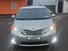 Toyota Sienna, 2015
