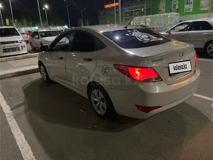 Hyundai Solaris 2014 года за 5 500 000 тг. в Семей – фото 3