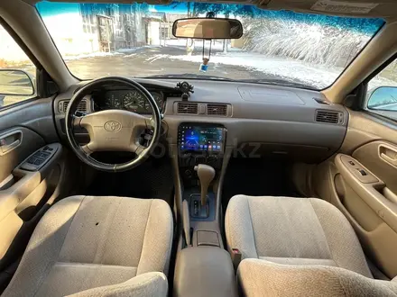 Toyota Camry 2000 года за 3 850 000 тг. в Алматы – фото 19