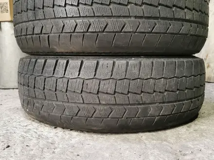 Резина 2-шт 215/65 r16 Dunlop за 18 000 тг. в Алматы