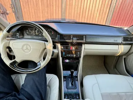 Mercedes-Benz E 320 1995 года за 3 500 000 тг. в Атырау – фото 12