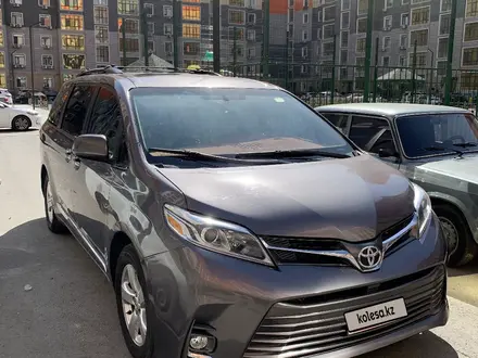 Toyota Sienna 2015 года за 9 000 000 тг. в Атырау