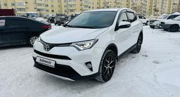 Toyota RAV4 2018 годаfor12 600 000 тг. в Астана