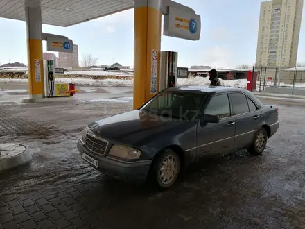 Mercedes-Benz C 220 1994 года за 2 500 000 тг. в Астана – фото 2