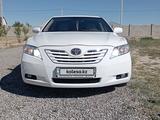 Toyota Camry 2007 года за 7 600 000 тг. в Шымкент – фото 3