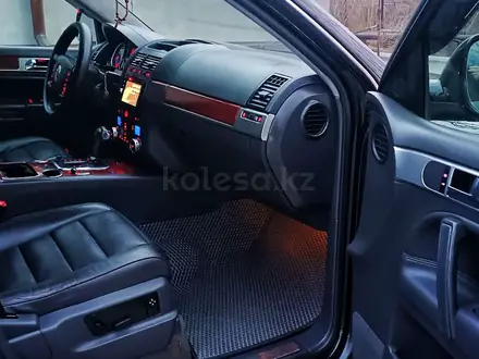 Volkswagen Touareg 2005 года за 6 200 000 тг. в Караганда – фото 6