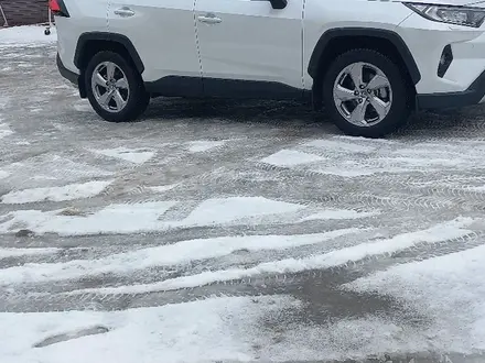 Toyota RAV4 2020 года за 14 990 000 тг. в Усть-Каменогорск – фото 3