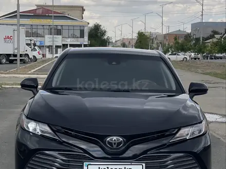 Toyota Camry 2019 года за 10 900 000 тг. в Атырау