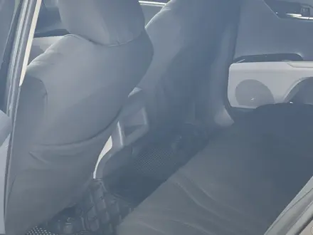 Toyota Camry 2019 года за 10 900 000 тг. в Атырау – фото 13