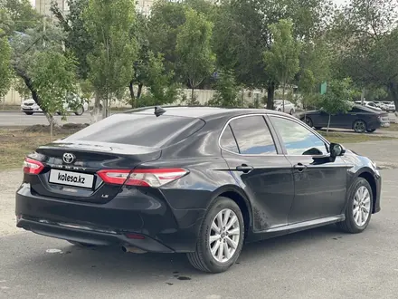 Toyota Camry 2019 года за 10 900 000 тг. в Атырау – фото 4
