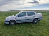 Volkswagen Vento 1995 года за 1 700 000 тг. в Семей – фото 2