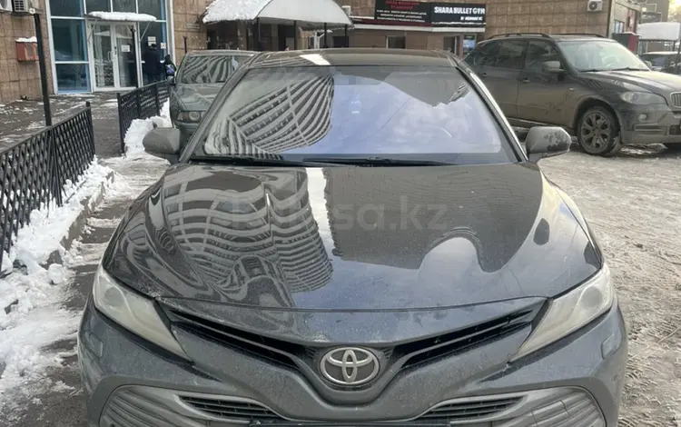 Toyota Camry 2018 года за 13 700 000 тг. в Алматы