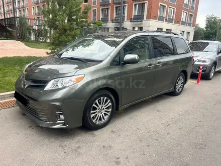 Toyota Sienna 2018 года за 15 900 000 тг. в Алматы – фото 2