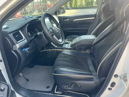 Toyota Highlander 2018 года за 13 600 000 тг. в Алматы – фото 12