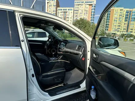 Toyota Highlander 2018 года за 13 600 000 тг. в Алматы – фото 15