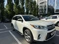 Toyota Highlander 2018 года за 13 600 000 тг. в Алматы – фото 22