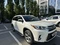 Toyota Highlander 2018 года за 13 600 000 тг. в Алматы
