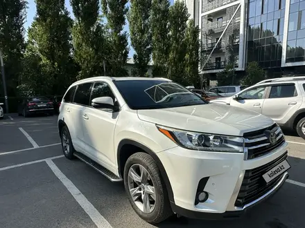 Toyota Highlander 2018 года за 13 600 000 тг. в Алматы