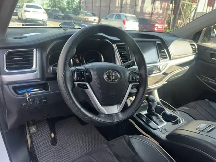 Toyota Highlander 2018 года за 13 600 000 тг. в Алматы – фото 6