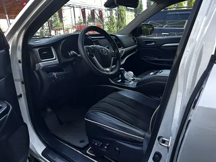Toyota Highlander 2018 года за 13 600 000 тг. в Алматы – фото 10