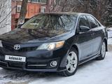 Toyota Camry 2014 года за 8 000 000 тг. в Актобе – фото 2