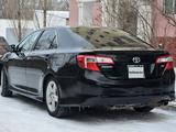 Toyota Camry 2014 года за 8 000 000 тг. в Актобе – фото 4