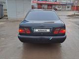 Mercedes-Benz E 230 1995 года за 2 100 000 тг. в Астана – фото 2