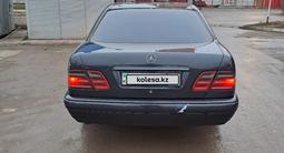 Mercedes-Benz E 230 1995 года за 2 100 000 тг. в Астана – фото 2