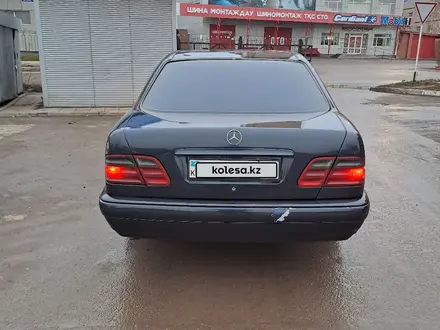 Mercedes-Benz E 230 1995 годаүшін2 100 000 тг. в Астана – фото 2